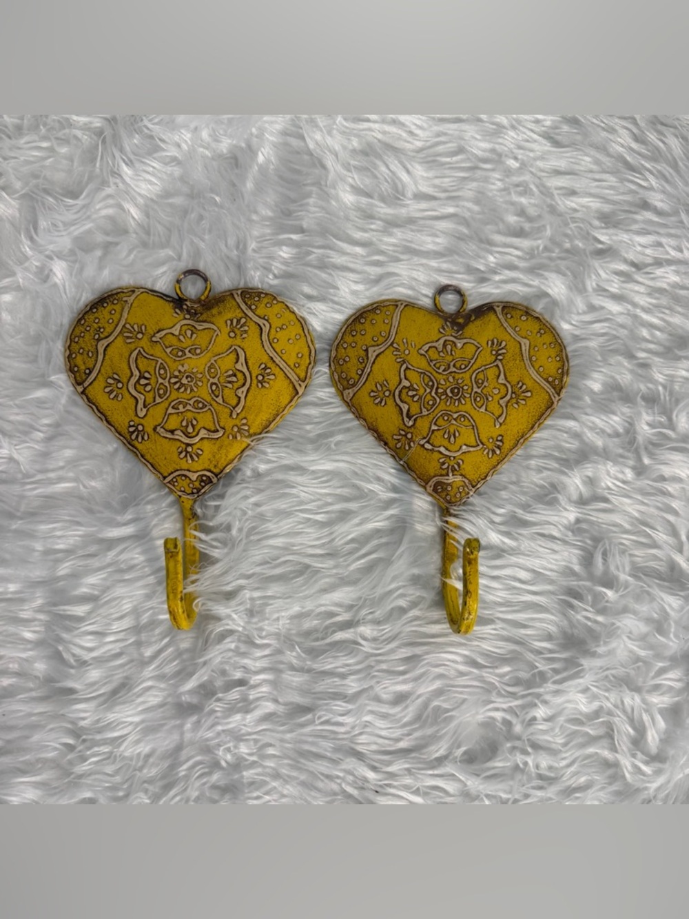 Vintage style Yellow Heart Wall Hook - Decorative Metal Accent